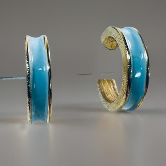 Jewelry - Pretty brush, goldtone, light blue enamel open hoop costume pierced earrings
